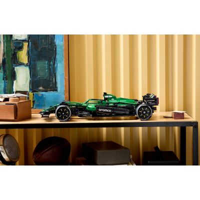 20. LEGO Technic 42240 - Aston Martin Aramco AMR25 Formel-1-Rennwagen