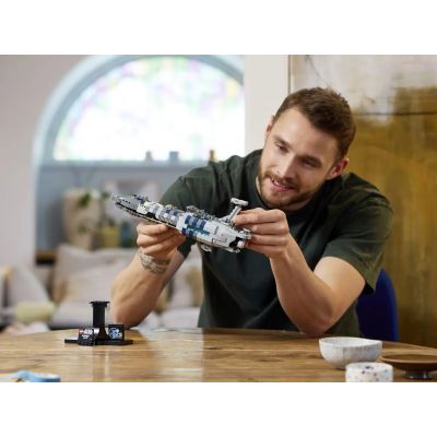 6. LEGO Star Wars 75377 Die unsichtbare Hand
