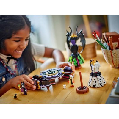 5. LEGO DISNEY CLASSIC 43262 Maleficent und Cruella de Vil Kleider