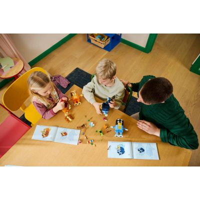 10. LEGO Bluey 11217 – Blues Familie aus Bausteinen