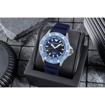 5. EMPORIO ARMANI World Explorer Solar AR11785 Herrenuhr + Box