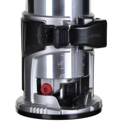 20. 710W MAKITA RT0702CX2J Elektro-Oberfräse und -Fräser