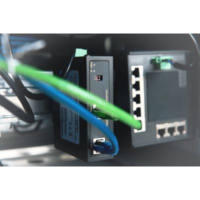 2. Industrieller PoE+-Splitter. Gigabit, 802.3bt