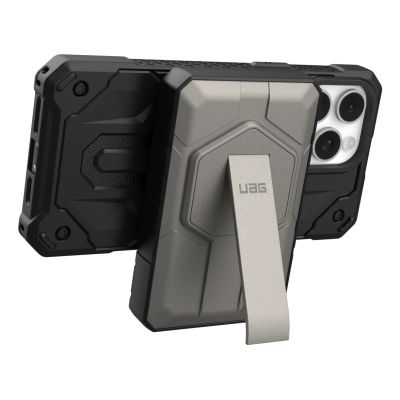 6. Powerbank UAG Rugged 10K – 10000 mAh mit Standfuß, kabelloses Laden mit 10 W, MagSafe-kompatibel, Kabel im Lieferumfang (black/titanium)