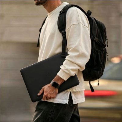 12. Tech-Protect Softshell-Schutzhülle für MacBook Air 15 2023 / 2024 / 2025 / 2026 – Mattschwarz