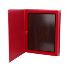 Rotes Etui mit Rückseite