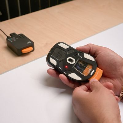 18. Glorious Gaming Model D3 Kabellose Maus für Rechtshänder, RF-Funk, optisch, 30000 DPI