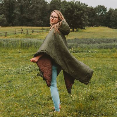 15. Isolierter wasserdichter Campingponcho von Offlander OFF_CACC_05GNR