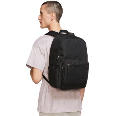11. Nike Heritage Eugene Rucksack BKPK DB3300 010