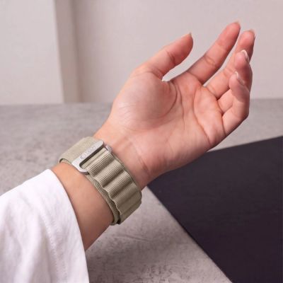 6. Tech-Protect Nylon Pro Armband für Apple Watch 44 / 45 / 46 / 49 mm – beige-olivfarben