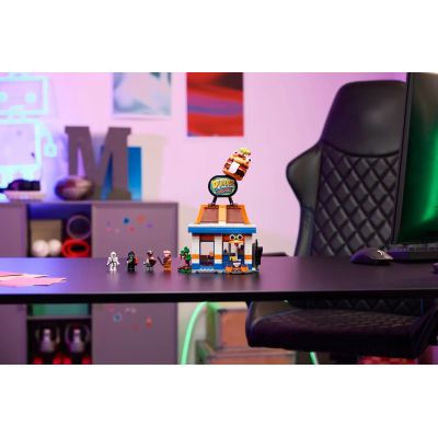 24. LEGO Fortnite 77076 Durrr Burger Restaurant
