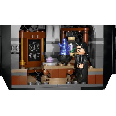 9. LEGO Harry Potter 76464 Kessel: Geheimes Zaubertrank-Klassenzimmer