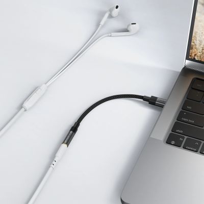 6. Acefast J12 USB-C auf 3,5-mm-Miniklinkenadapter – Schwarz