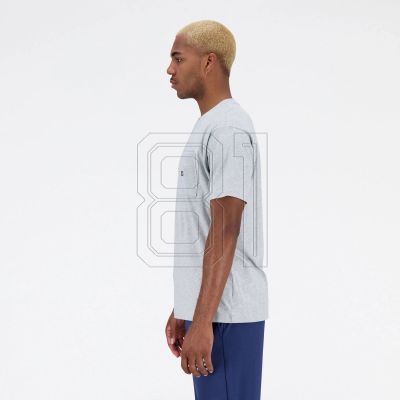 7. New Balance T-Shirt Essentials Reimagined Cott M MT31542AG