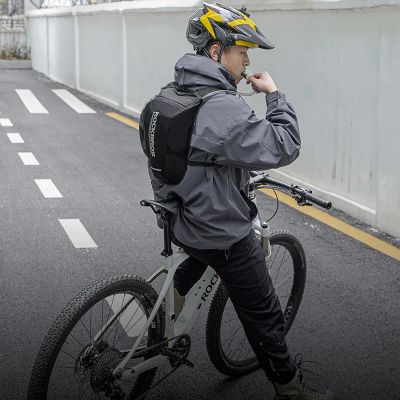 6. Rockbros H32 Trinkrucksack mit 2-Liter-Wasserreservoir für Radfahren und Laufen – Schwarz