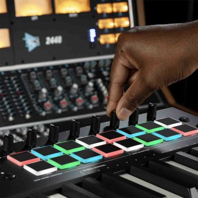 9. M-AUDIO Oxygen PRO 49 - Keyboard-Controller