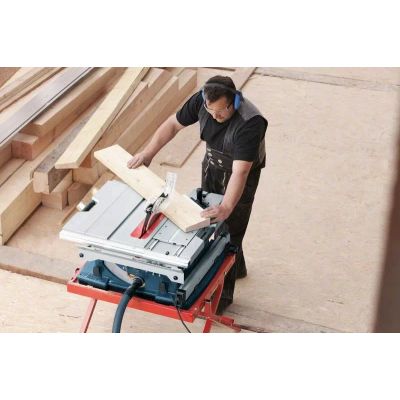 3. Bosch GTS 10 XC Professional 2100 W 3200 U/min