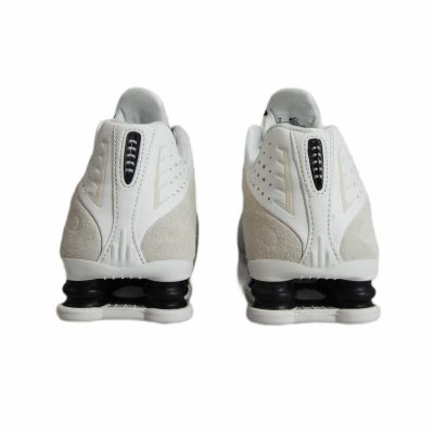 4. Nike Shox R4 Summit Damen-Sportschuhe in Weiß/Hellbraun/Beige - HQ7739-100