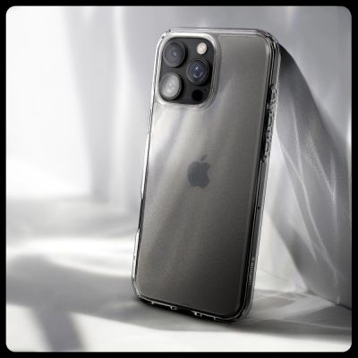 8. Spigen Ultra Hybrid-Hülle für iPhone 16 Pro Max – transparent