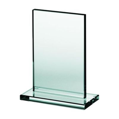 6. Glastrophäe mit zerbrochenem Sockel