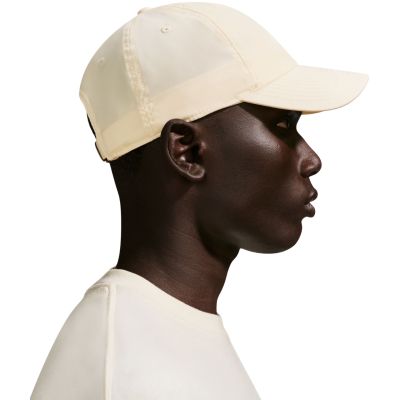 6. Nike Dri-FIT Club Cap Creme FB5372 115