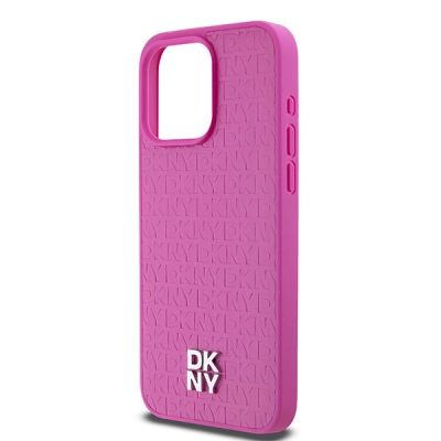6. DKNY MagSafe-Hülle aus Leder mit Monogrammmuster und Metalllogo für iPhone 15 Pro Max, Pink