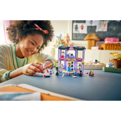 8. LEGO Friends 42685 Heartlake Modenschau