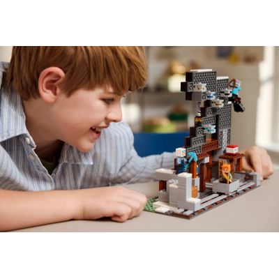18. LEGO Minecraft 21277 Spitzhackenmine