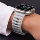 8. Tech-Protect Silikonarmband für Apple Watch 44 / 45 / 46 / 49 mm – Grau
