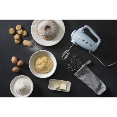 16. Smeg HMF01PBEU Retro-Handmixer im 50er-Jahre-Stil, Pastellblau