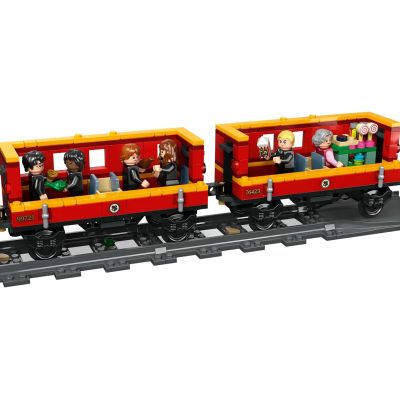 5. LEGO Harry Potter 76423 Hogwarts-Express und Bahnhof Hogsmeade
