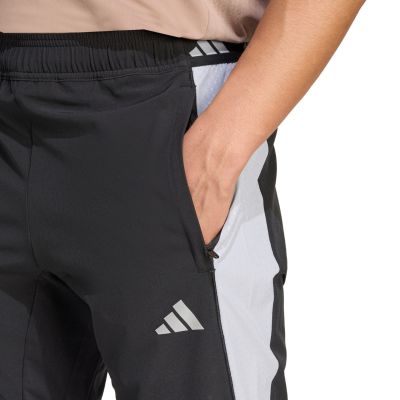 4. adidas Tech Apparel Herrenhose schwarz JY3550