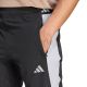 4. adidas Tech Apparel Herrenhose schwarz JY3550