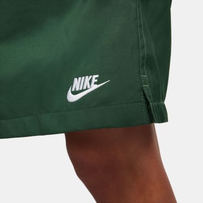 6. Nike Club Herrenshorts Grün FN3307 323