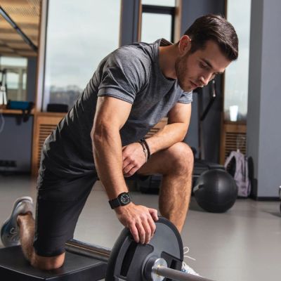 6. Tech-Protect Silikonband für Samsung Galaxy Watch 4/5/5 Pro/6/7/FE – Schwarz