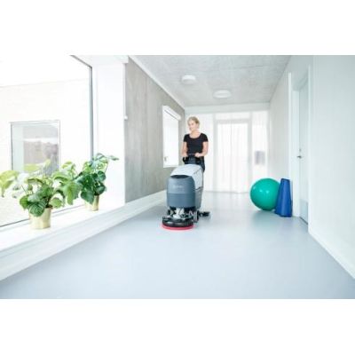 7. NILFISK Waschmaschine mit Gelbatterien 9087390020