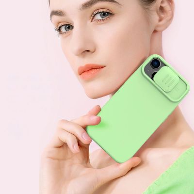11. Nillkin CamShield Silky Silicone Case iPhone 14 Plus Hülle mit Kameraabdeckung grün