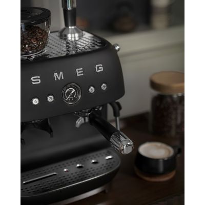 16. Smeg EGF03BLMEU Kaffeemaschine, manuelle Espressomaschine, 2,4 l