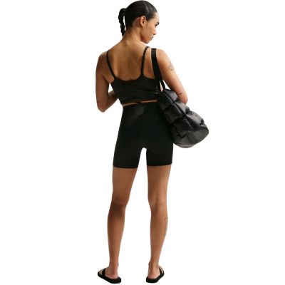 8. Nike One Damenshorts Schwarz IO0809 010