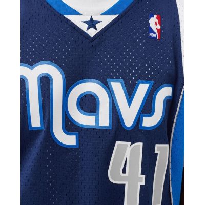 5. Mitchell & Ness NBA Swingman Dallas Mavericks Dirk Nowitzki M T-Shirt SMJY1148-DMA11DNOASBL