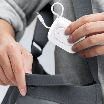 3. Dudao K32 22,5 W 10000 mAh Powerbank mit integriertem USB-C/ Lightning Kabel - Weiß