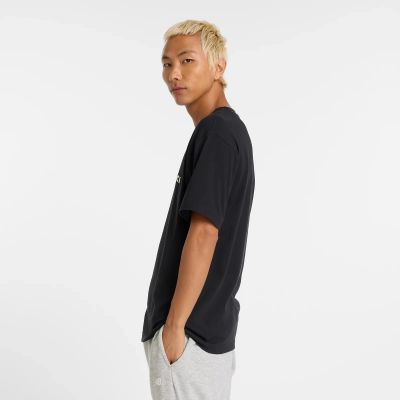 7. New Balance – T-Shirt „Reimagined Graphic M“ MT51506BK