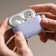 5. AmazingThing Glamouröse Schutzhülle für AirPods Pro 3 – Lila