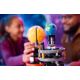 8. LEGO Technic 42179 Planet Erde und Mond in der Umlaufbahn