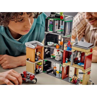 11. LEGO Marvel Super Heroes 76324 Spider-Man und Oscorp