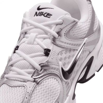 8. Nike Herrenschuhe V5 RNR HJ5228-104