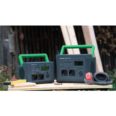 15. Tragbare Powerstation APC OffGrid 730, 738 Wh Lithium-Ionen, LCD, 2 CEE 7/3 Schuko-Steckdosen, Sinuswelle, 3 USB-A, 2 USB-C, kabelloses Ladegerät