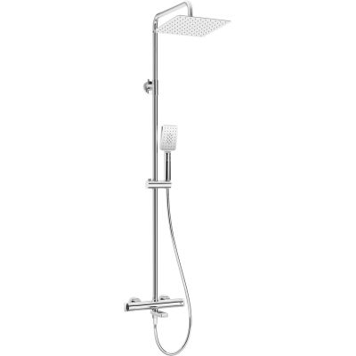 Regendusche mit thermostatgesteuerter Badewannenarmatur