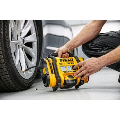 9. 18V Dewalt DCC018N-XJ Akku-Kompressor
