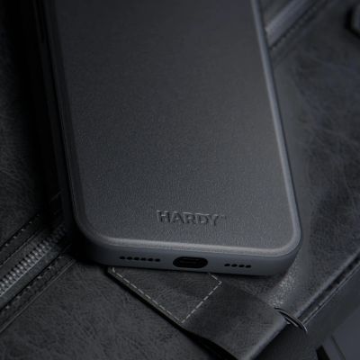 2. 3mk Hardy Apple Silky Leather MagCase für Apple iPhone 16 - Schwarz